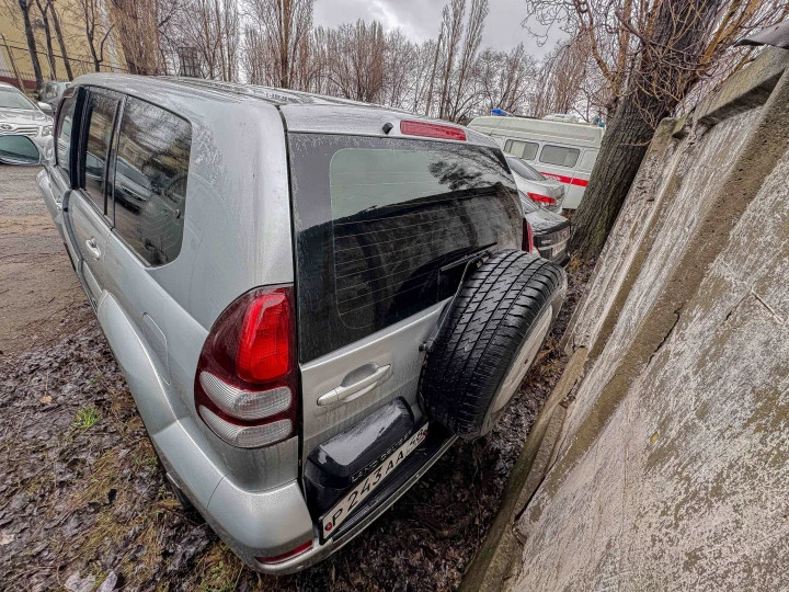 Легковой автомобиль Land Cruiser Prado 120, 2008 года выпуска