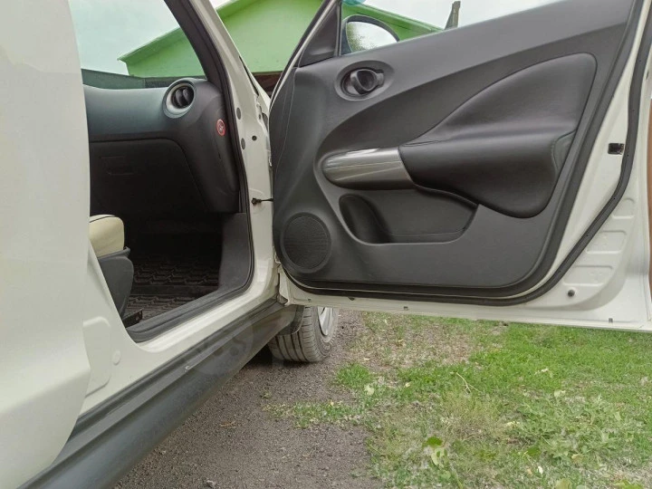 Автомобили легковые Nissan Juke  2012 года выпуска