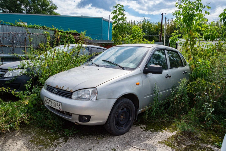 Легковой автомобиль марка, модель ТС: LADA, 111830 LADA KALINA, 2009 года выпуска, государственный номер  К312ТА48, идентификационный номер (VIN)  XTA111830А0204811, модель и номер двигателя - 11183; 5176989, цвет кузова - серебристый