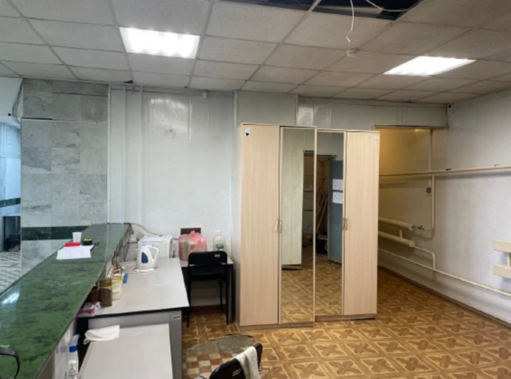 Единым лотом: Помещение на 1 этаже, 236,8кв.м. г.Екатеринбург, Инженерная 45. Здание 102,5 кв., с ЗУ 294 (+/-12) кв.м. с.Быньги