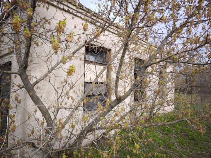 Продажа зданий (2 шт.) общей площадью 609 кв. м и земельного участка 3155 кв. м в с. Приволжское Саратовской области
