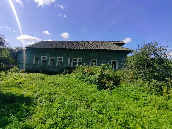 Нежилое здание, площадь 73,5 кв. м с земельным участком 833 кв.м: Ярославская обл., Ростовский р-н, с. Мосейцево, ул. Труда, д. 39