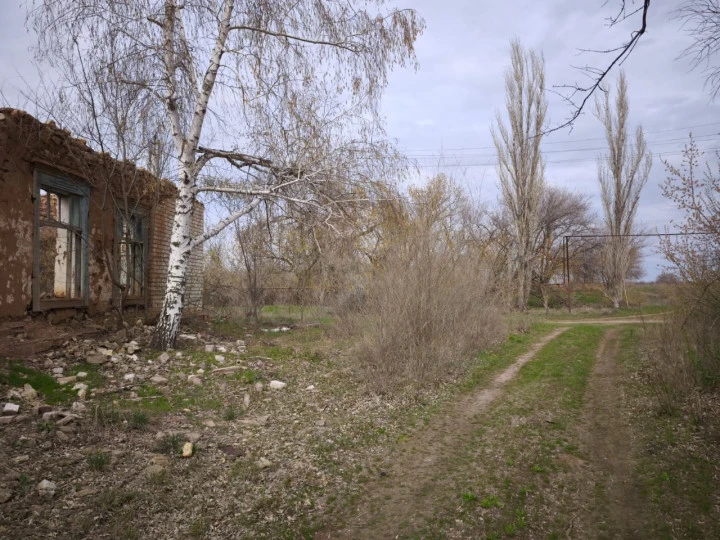 Продажа зданий (2 шт.) общей площадью 609 кв. м и земельного участка 3155 кв. м в с. Приволжское Саратовской области