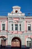 3 помещения в здании лит.Б по адресу: г. Н.Новгород, ул. Рождественская, д 49; нежилое здание (лит. А), 1060,7 кв.м. по адресу: г. Н.Новгород, ул. Рождественская, д. 49;  здание 192,1 кв.м. по адресу: Нижегородская обл., г. Городец, ул. М. Горького, д.129