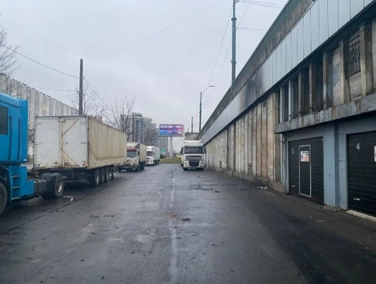 Алюминиевый лом, весом 190 кг, реестровый номер 0025КДЗ005097; стальной лом, весом 1 300 кг, реестровый номер 0025КДЗ005098; сэндвич панели, весом 448 кг, реестровый номер 0025КДЗ005099