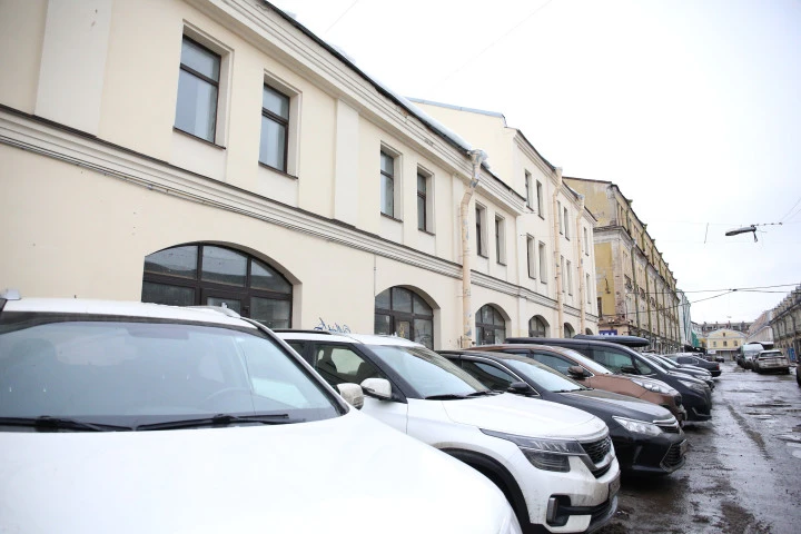 Аренда здания 3690.5 кв.м. на территории Апраксиного двора