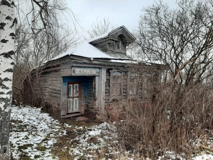 Нежилое здание, пл. 40,0 кв. м, количество этажей: 1, кадастровый номер 52:29:0070005:802 и Зем. участок общей пл. 259+/-6 кв.м., кадастровый номер: 52:29:0070005:936, по адресу: Нижегородская область, Спасский район, с. Красный Ватрас, ул. Школьная, д. 2