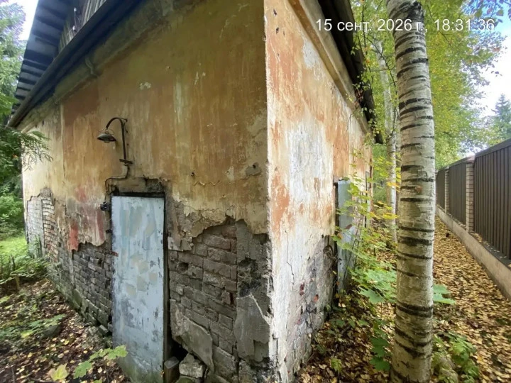 Здание бывшей котельной с участком в Зеленогорске