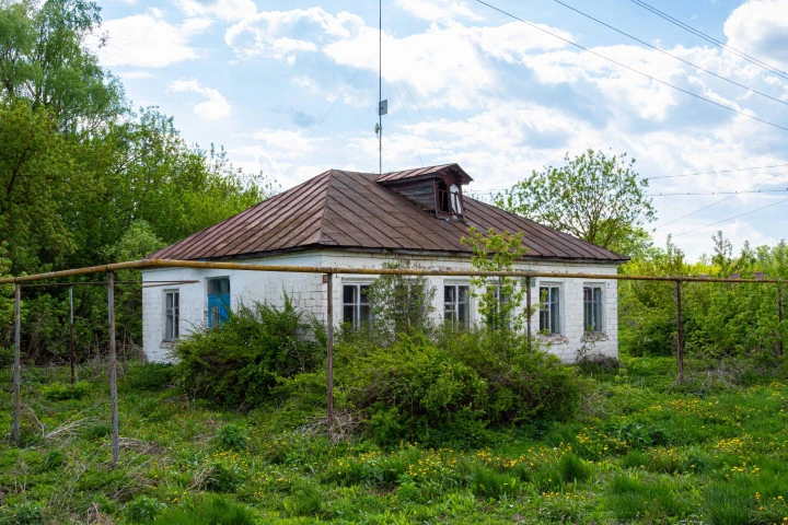 Нежилое здание,  пл.74,3 кв. м, количество этажей: 1, кадастровый номер 52:44:0900012:1005 и зем. участок пл. 545+/-16 кв.м., кадастровый номер: 52:44:0900012:267, по адресу:  Нижегородская область, Бутурлинский р-н, с. Борнуково, ул. Центральная, д. 31А
