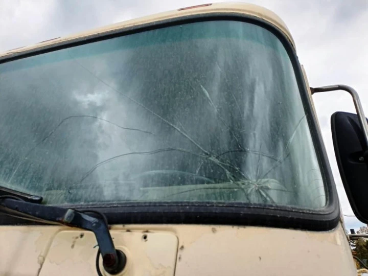 INTERNATIONAL 9800, бежевый, 1998, 928 864 км, 10.8 МТ (330 л.с.), дизель, задний, VIN 1HSRUAHR6XH593158.