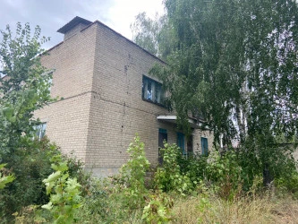 Нежилое здание, площадью 1 131 кв.м. и земельный участок в п. Колпна