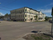 Здание 3-х этажное, общ.пл. 2845,9 кв.м, земельный участок, общ.пл. 2074 кв.м: Ярославская область, г. Ростов, ул. Покровская (бывш. Ленинская), д. 40