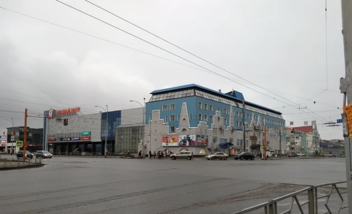 Продается нежилое помещение, площадью 1 294,6 кв. м, г. Кемерово, пр. Кузнецкий, д. 33б