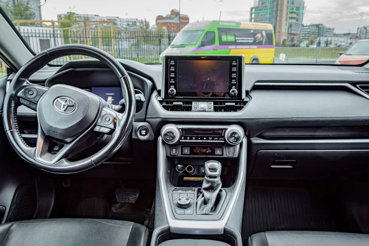 Легковой автомобиль, марка, модель ТС: Toyota, RAV4, 2022 года выпуска; идентификационный номер (VIN): XW7D13FV70S037966; модель, №двигателя: A25A, 0B44990, цвет кузова: черный.