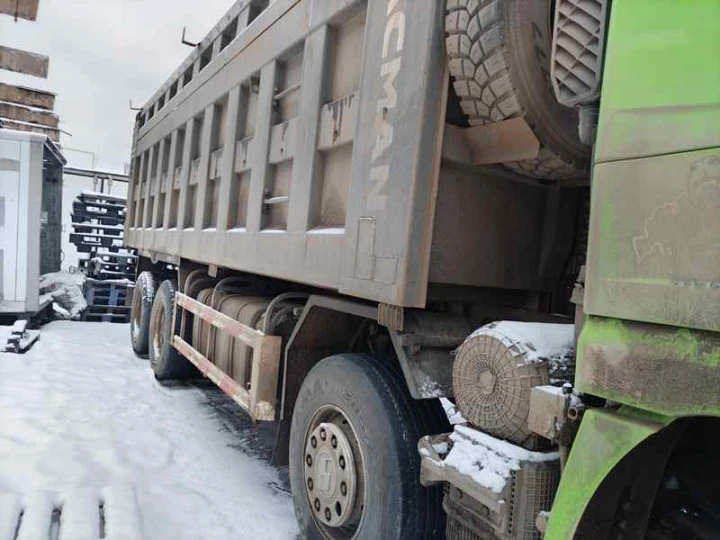Специализированный, автомобиль - самосвал SHACMAN SX33186V366, 2022, Идентификационный номер: LZGJX4Z65NX027197, принадлежащий Продавцу на праве собственности, что подтверждается Договором купли-продажи № ОВ/Ф-87172-10-01-С-01 от 10.10.2022 г.