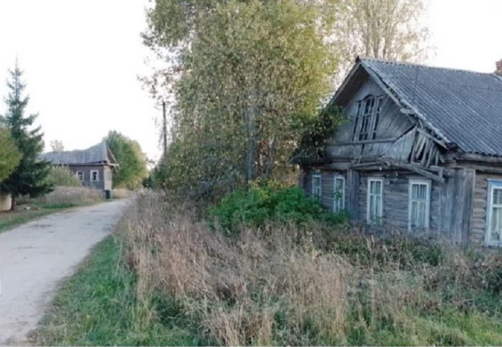 Аукцион по продаже земельного участка площадью 288 кв. м и нежилого здания площадью 77,8  кв. м, расположенных по адресу: Вологодская область, Череповецкий рн., деревня Горелый Починок Дмитриевского с/с.