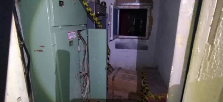 Нежилое помещение , общей площадью 371,5 кв. м, расположенное по адресу: Республика Башкортостан, г. Уфа, Советский район, ул. 50 лет СССР, д. 8