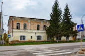 Нежилое здание, общей площадью 1095,5 кв.м. с земельным участком в г. Болхов Орловской области.