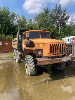 Грузовой самосвал Урал-55571-30