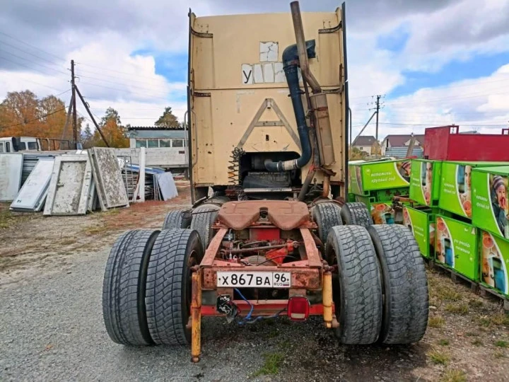 INTERNATIONAL 9800, бежевый, 1998, 928 864 км, 10.8 МТ (330 л.с.), дизель, задний, VIN 1HSRUAHR6XH593158.