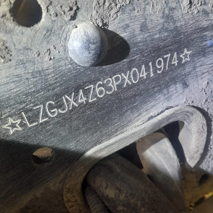 Специализированный, автомобиль - самосвал SHACMAN SX331863366, 2023, Идентификационный номер: LZGJX4Z63PX041974, принадлежащий Продавцу на праве собственности, что подтверждается Договором купли-продажи № ОВ/Ф-125246-06-01-С-01 от 23.08.2023 г.