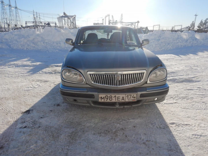 Легковой седан ГАЗ 31105.