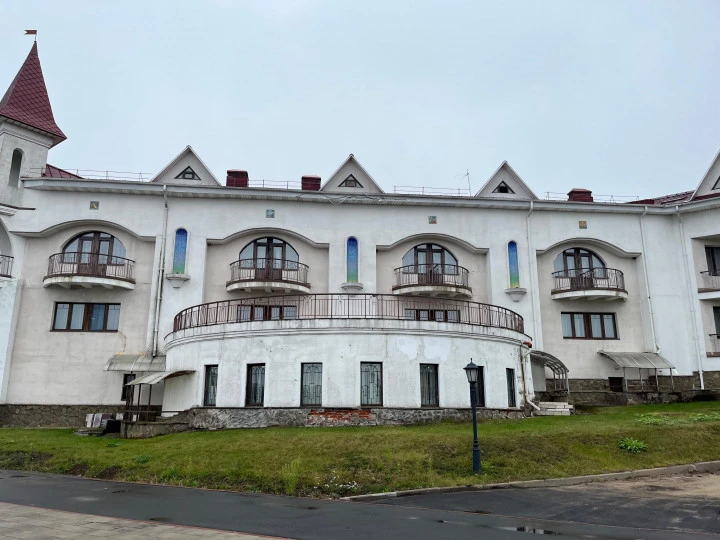 Гостиница 3* в центре города Углича: Ярославская область, Угличский район, г. Углич, ул. Островского, д. 7, с земельным участком