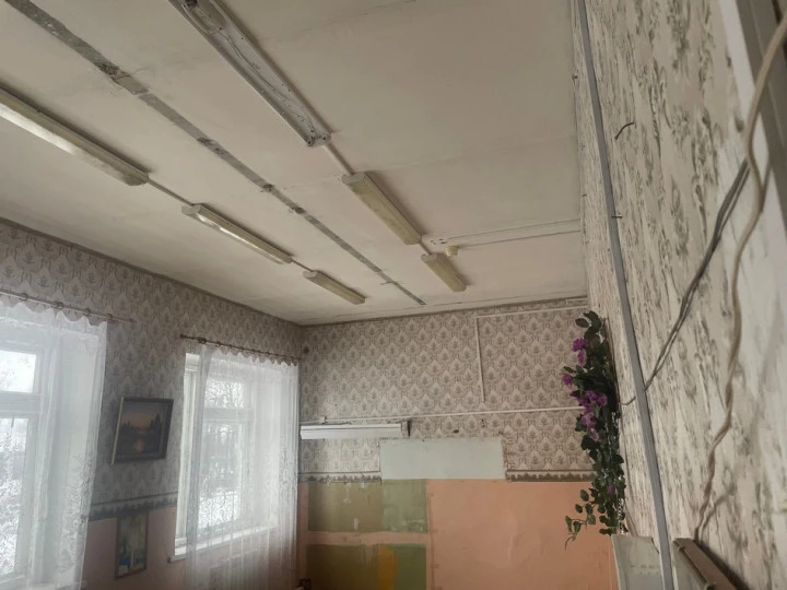 1) Здание 625,6 кв. м, кад.№ 48:07:0630101:18; 2) Земельный участок, площадью 6306 +/- 28 кв.м., кадастровый номер: 48:07:0630101:10 по адресу: Липецкая обл., м. р-н Елецкий, с.п. Нижневоргольский сельсовет, д. Дерновка, ул. Школьная, зд.17