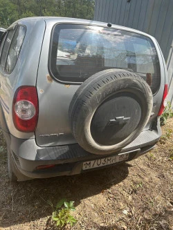 Автомобиль Шевроле Нива