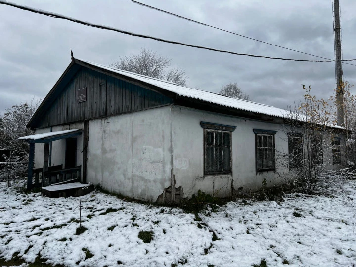Продается  Здание с земельным участком, Красноярский край, с. Ирбейское, ул. Мира 5а