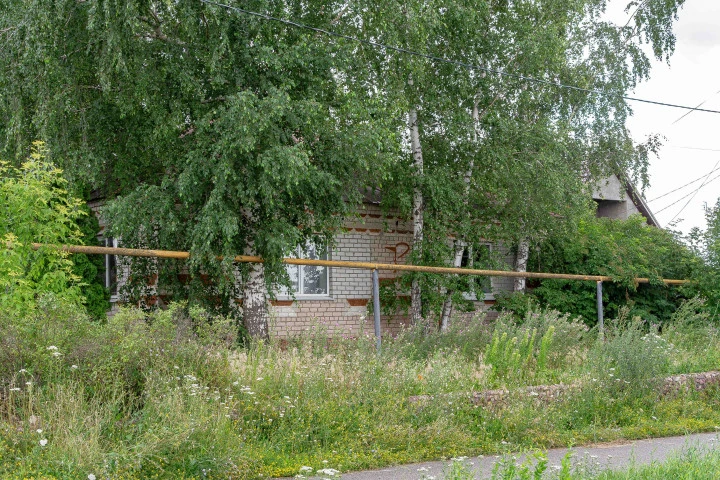 Здание амбулатории 180 м и земли 8.8 соток в с. Конь-Колодезь