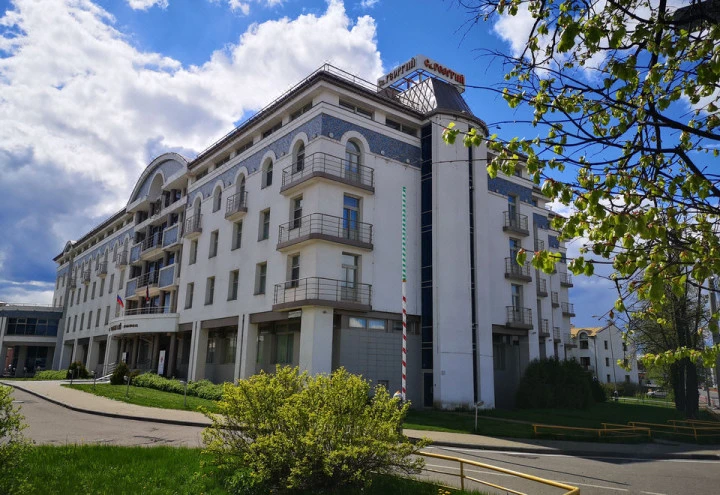 Гостиница 4* в  г. Ярославле, на Московском пр-те, д. 10/15, с земельным участком