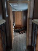 Мобильное здание на прицепе тракторном Мод.89963-08, 2022, Идентификационный номер: 06515, принадлежащий Продавцу на праве собственности, что подтверждается Договором купли-продажи № ОВ/Ф-30605-21-01-С-01 от 19.09.2022 г.