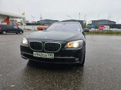 Автомобиль BMW 750Li