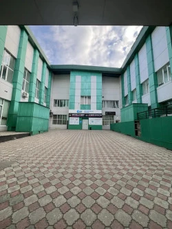 Административное здание банка, площадь 9130 кв. м, кадастровый номер 86:11:0102011:43, а также земельный участок площадь 9135 кв. м, з, кадастровый номер 86:11:0101008:81.