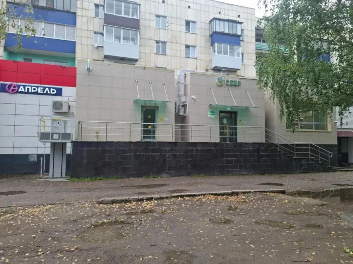 Нежилое помещение на первом  по адресу: Челябинская область, Ашинский район, г. Сим, ул. Революции, д. 7, пом. 6.