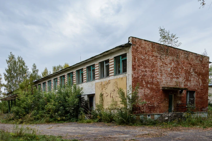 Имущественный комплекс в составе 3 зданий и земельного участка в с. Аламасово Нижегородской области