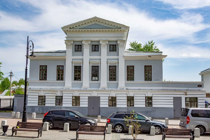 Лот: 2 здания О.К.Н. по адресу: Нижегородская обл., г. Арзамас, пл. Соборная, д.3 и пл. Соборная, д.4; здание по адресу: Нижегородская обл., г. Арзамас, улица К. Маркса, д.25; здание 317,7 кв.м., по адресу: г. Н.Новгород, ул. Большая Покровская, д.44