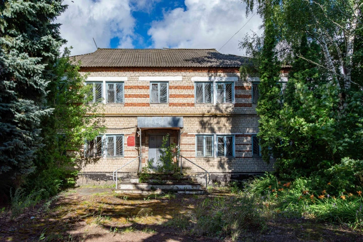 Земельный участок площадью 2074 кв.м., здания (4 шт.) и сооружения (2 шт.), расположенные по адресу: Липецкая область, Лев-Толстовский район, Л.Толстовский с/с, п. Лев Толстой, ул. М. Горького, д.6