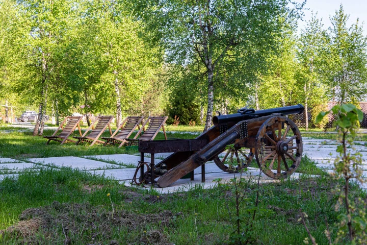 Эко-отель с фермой в Калужской области, Тарусский район (5 зданий, 14 земельных участков площадью 15,8 га, движимое имущество)