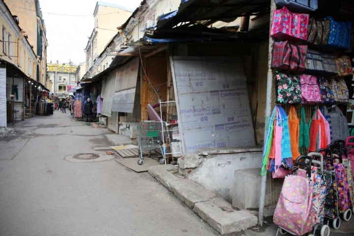 Право аренды помещения площадью 48 кв. м в Апраксином дворе.