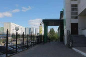 Административное здание банка, площадь 9130 кв. м, кадастровый номер 86:11:0102011:43, а также земельный участок площадь 9135 кв. м, з, кадастровый номер 86:11:0101008:81.