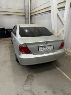 Легковой TOYOTA CAMRY