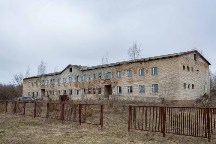 Здание площадью 1848,1 кв. м. (дом-интернат), Здание, общей площадью 51,8 кв. м. (склад), Земельный участок площадью 6558 +/-28 кв.м., кад. №: 48:12:0360109:13, расположенные по адресу: Липецкая область, р-н Лев-Толстовский, с/с Знаменский, с. Знаменское