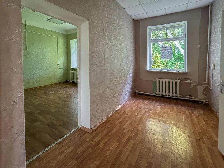 Здание больницы площадью 1 022,9 кв.м. и земельный участок площадью 29 110 кв.м. по адресу: Липецкая область, Становлянский муниципальный округ, с. Ламское, ул. Школьная, д. 20