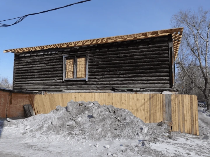 Нежилое здание, общей площадью 208,3 кв. м, расположенное по адресу: Красноярский край, Ачинск, Ленина ул, дом 4