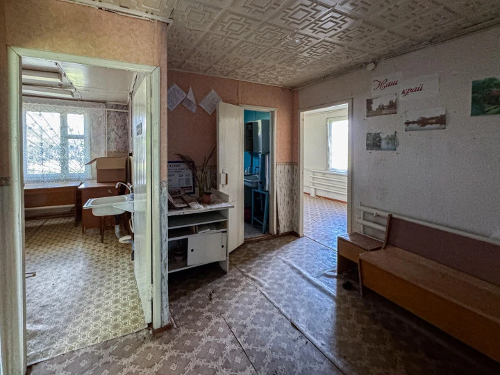 Нежилое здание, пл. 88,5 кв. м и З/у пл. 867+/-10 кв.м., Нижегородская обл., г. Арзамас, микрорайон Кирилловский, линия 17-я, д. 1