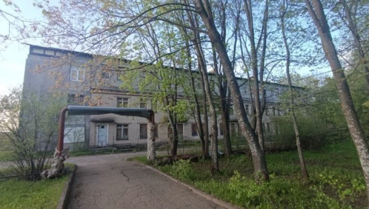 Объект незавершенного строительства, площадь: 729,3 кв.м с земельным участком 1 800 кв.м : Ярославская область, г. Углич, ул. Северная, д. 7, с земельным участком
