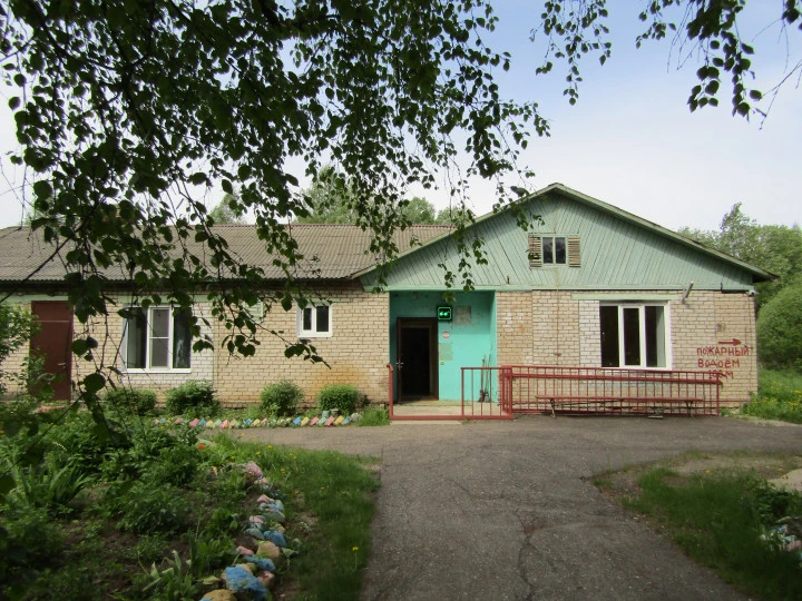 Здание, площадь 257 кв. м, земельный участок, площадь 4081 кв. м: Ярославская область, Рыбинский р-н, д. Волково (Огарковская с/а), ул. Молодежная, д. 11