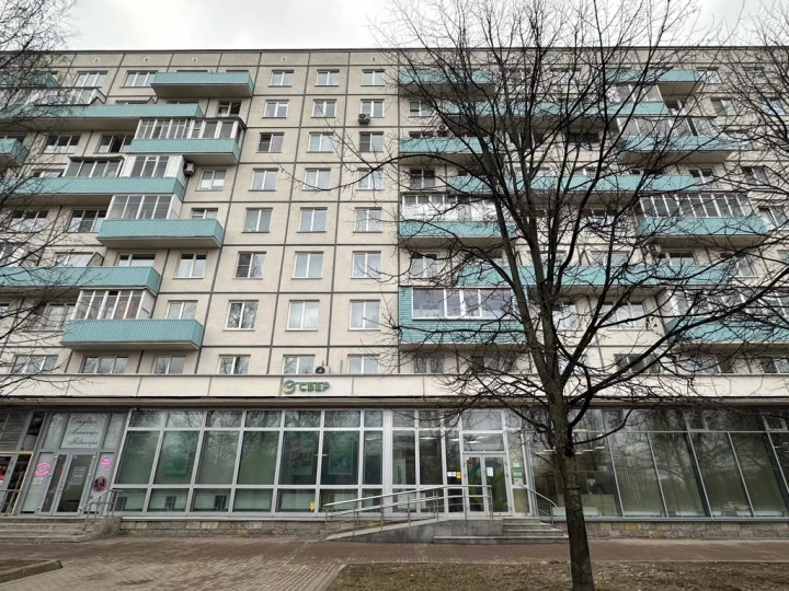 Торговое помещение 136,7 кв.м  на Пискаревском